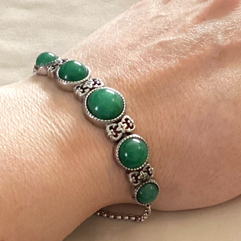 NWOT - 5 stone Green Aventurine bolo bracelet in solid stainless steel